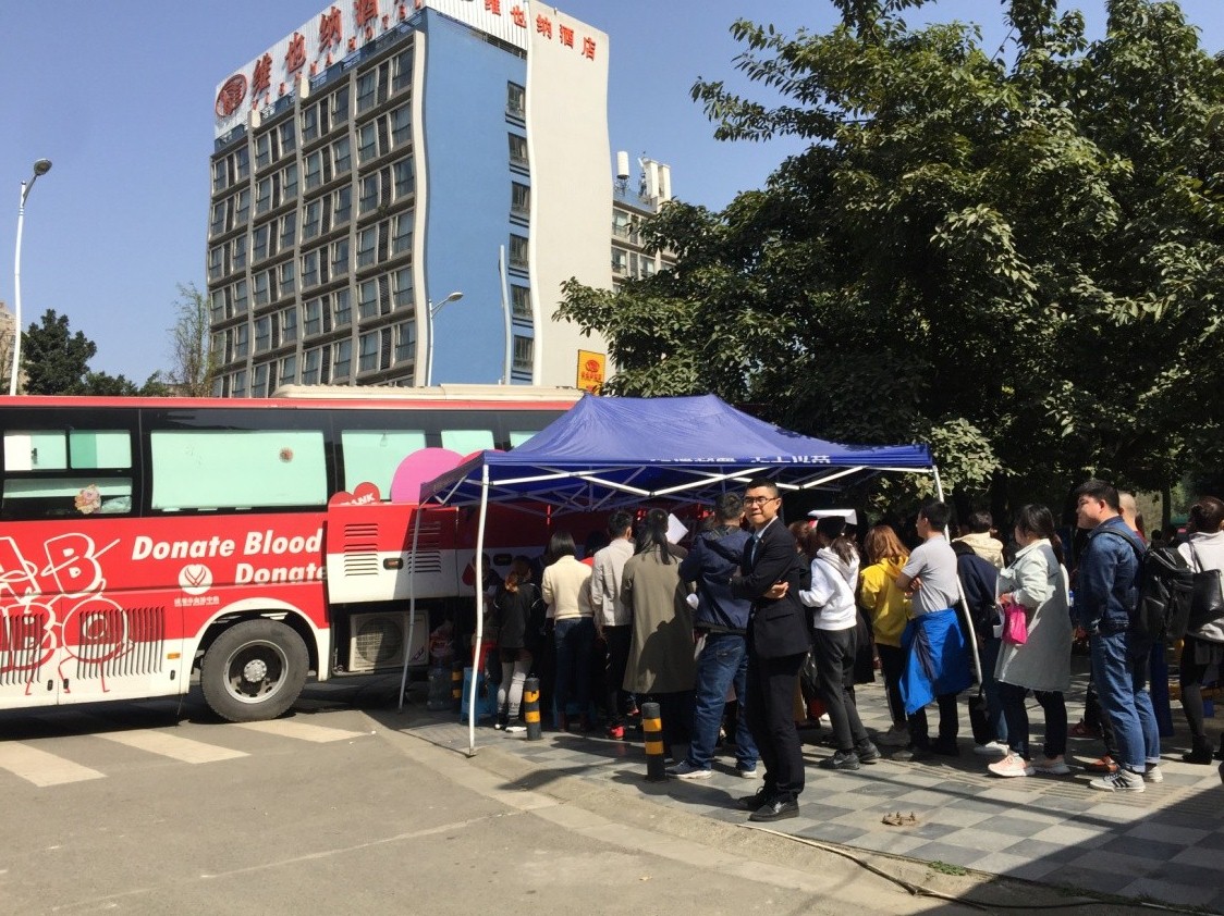 滴血润新生,血浓情更浓 —招港建设公司组织员工开展无偿献血活动